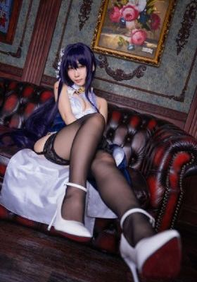 不系纽扣的女孩